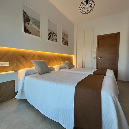 Hostal Parador De Los Llanos Torreorgaz Exteriör bild