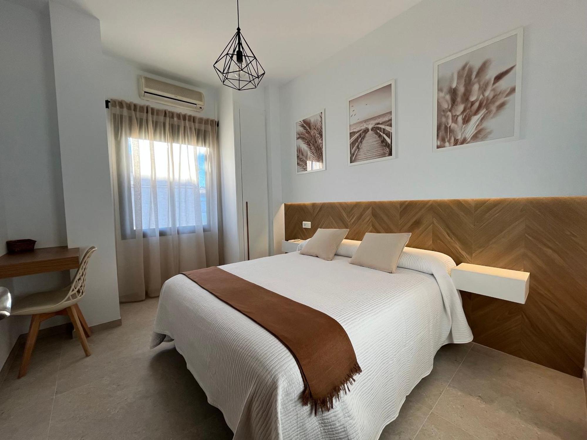 Hostal Parador De Los Llanos Torreorgaz Exteriör bild