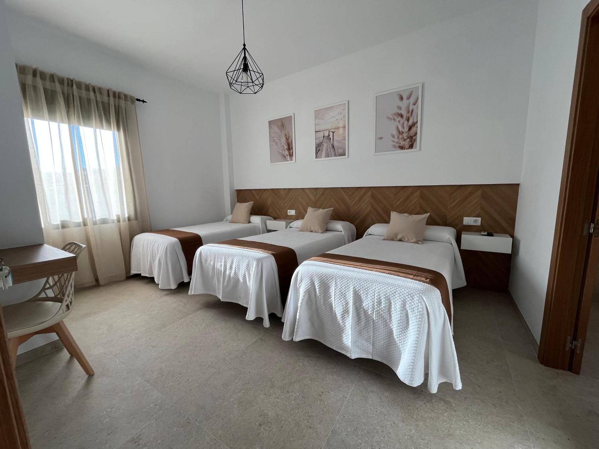 Hostal Parador De Los Llanos Torreorgaz Exteriör bild