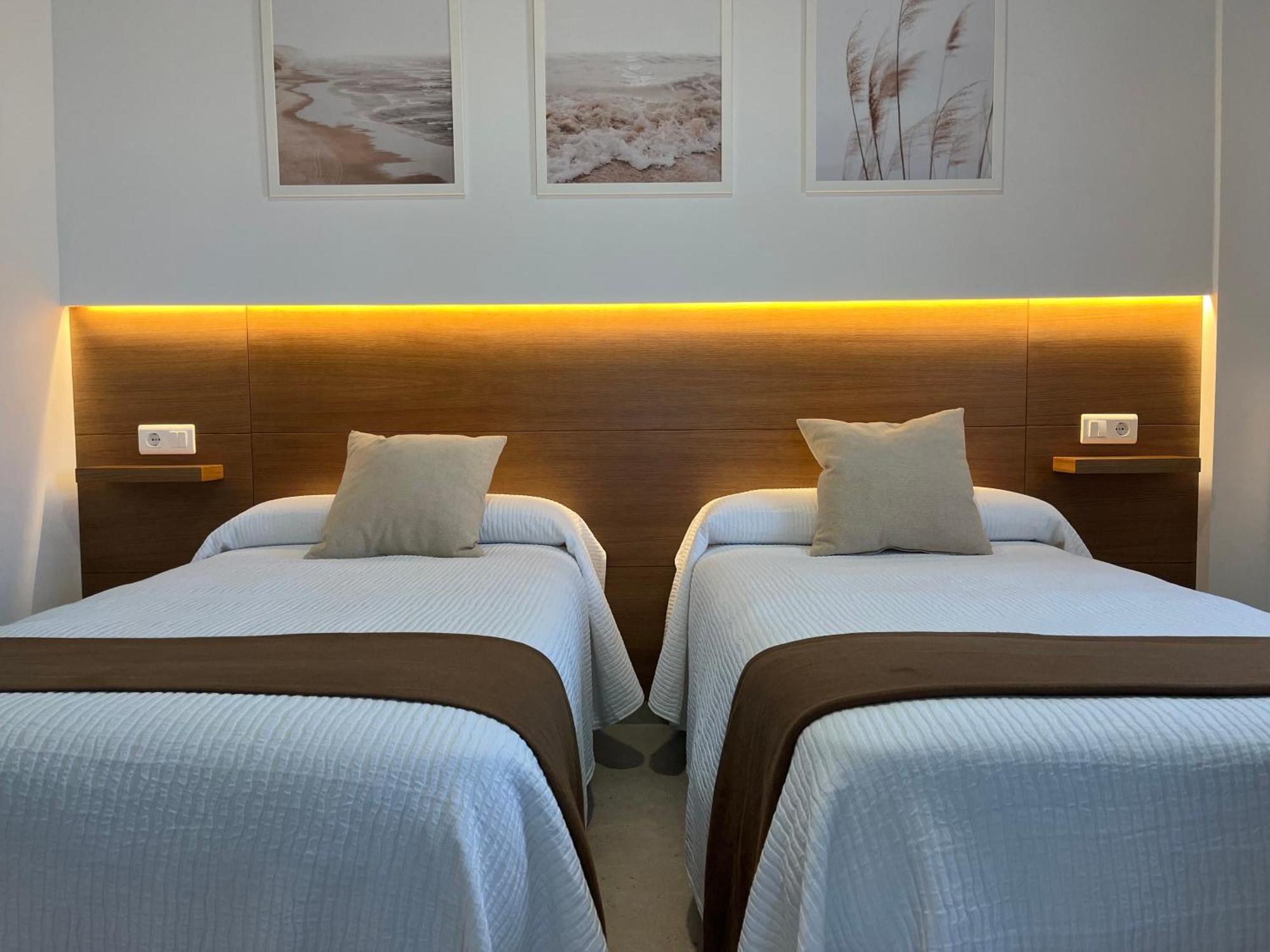 Hostal Parador De Los Llanos Torreorgaz Exteriör bild
